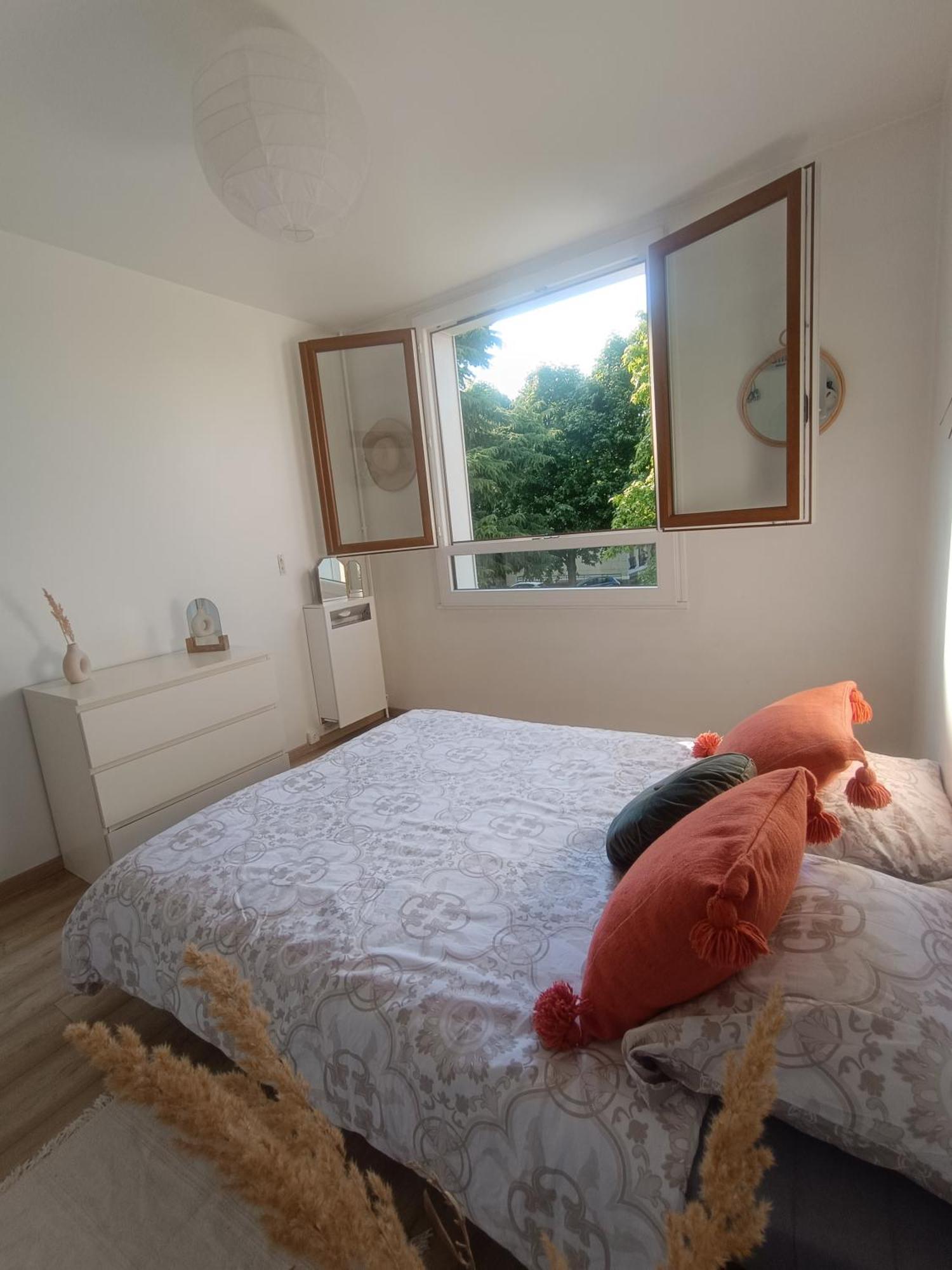 Private Room In Cozy Homestay - Line 14, Direct Access To Paris - Airport Orly เชอวิลยี-ลารุย ภายนอก รูปภาพ