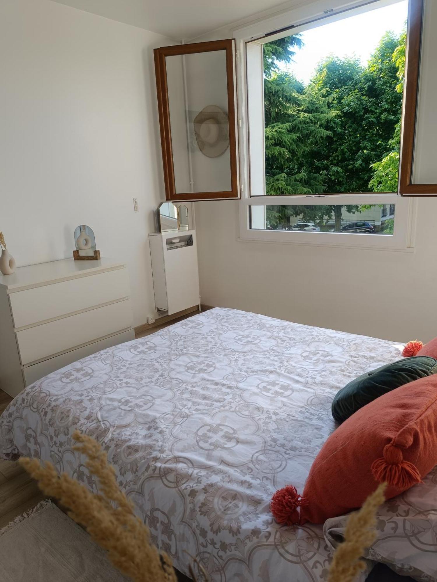 Private Room In Cozy Homestay - Line 14, Direct Access To Paris - Airport Orly เชอวิลยี-ลารุย ภายนอก รูปภาพ